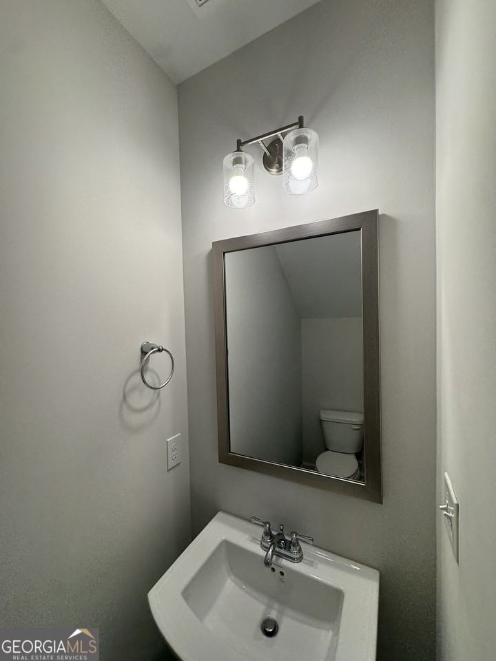 1082 Victorian Blvd - Photo 7 of 15