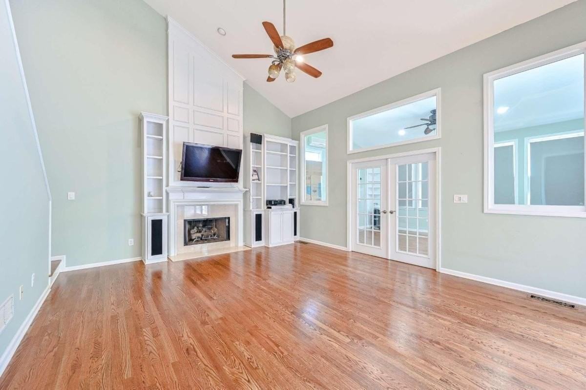 345 Eastcote Dr - Photo 5 of 47