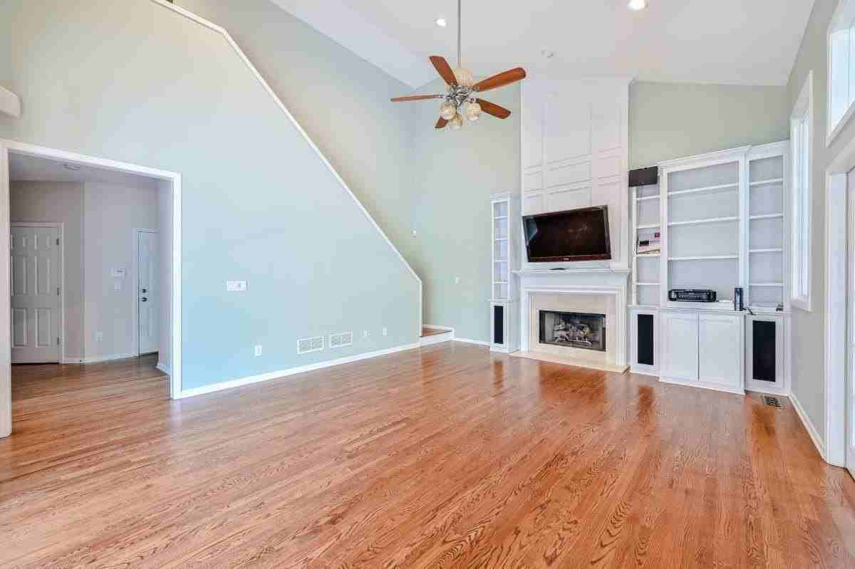 345 Eastcote Dr - Photo 7 of 47