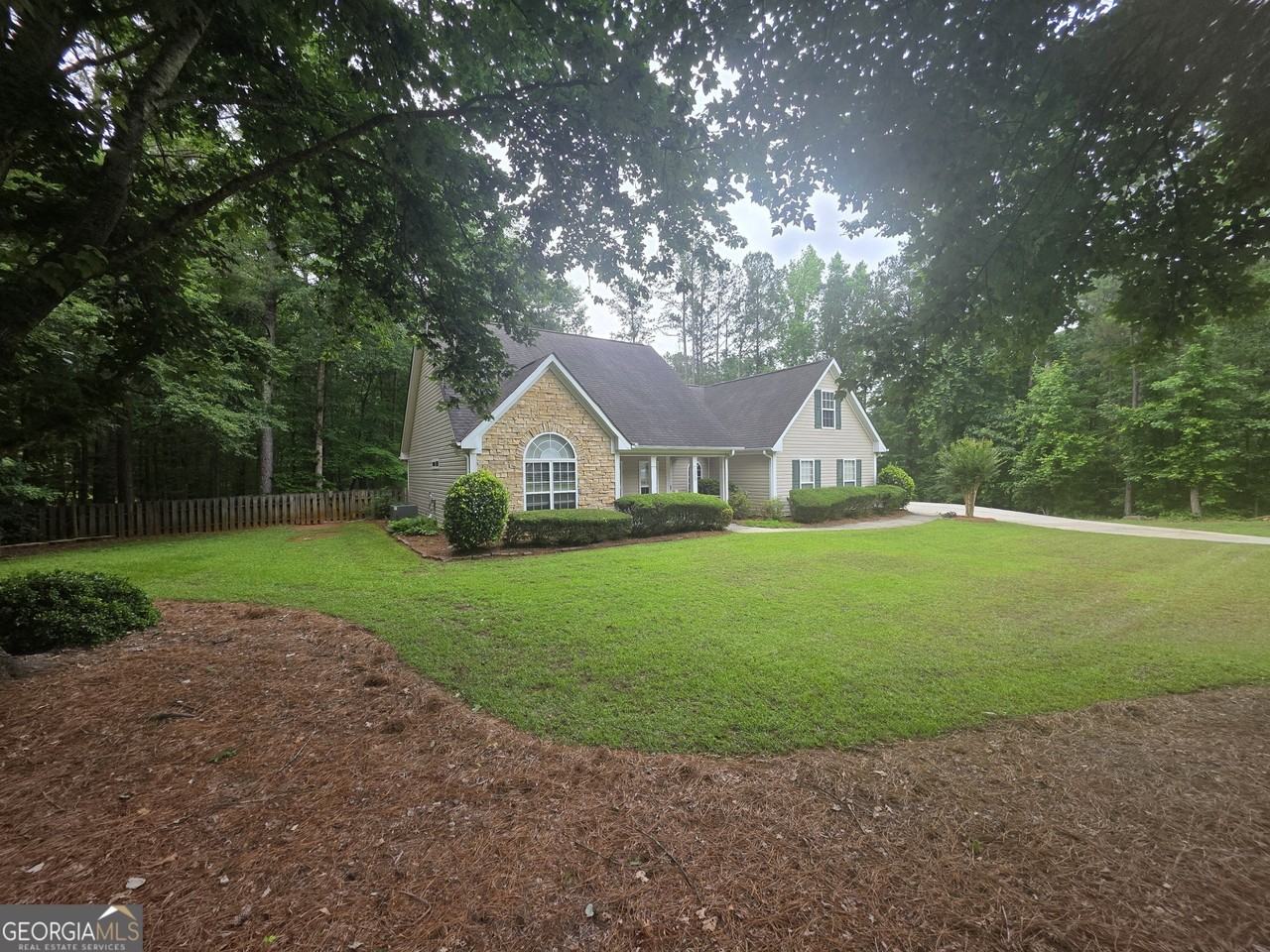 135 Kingsbrooke Cir - Photo 2 of 18