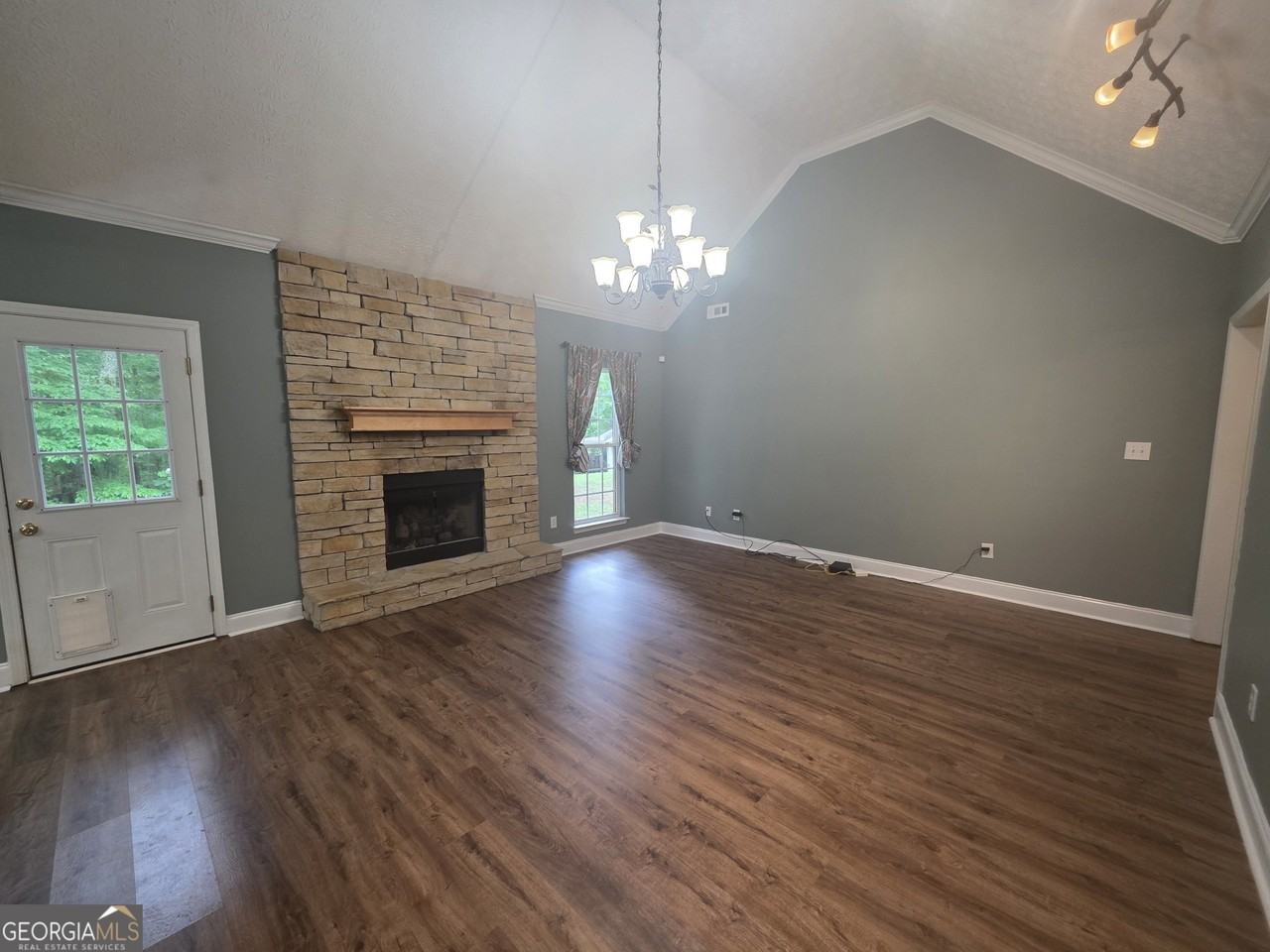 135 Kingsbrooke Cir - Photo 3 of 18