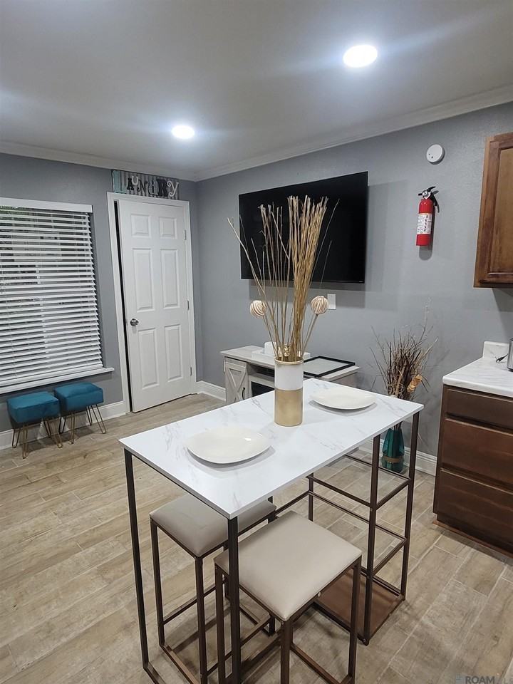 281 Chatsworth St - Photo 2 of 7