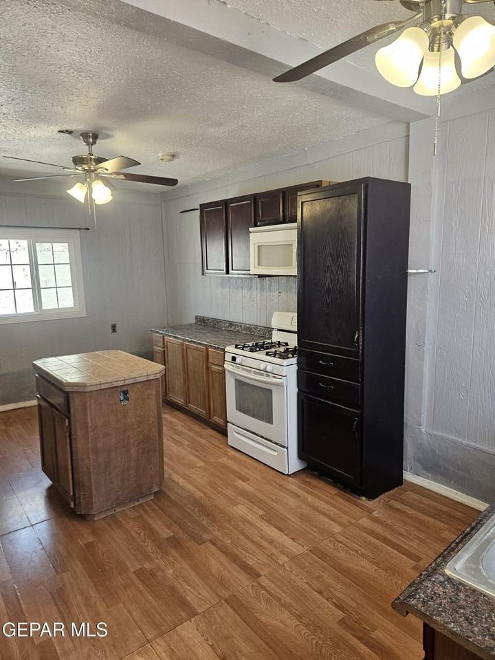 14565 Hendrik Dr #B - Photo 5 of 16