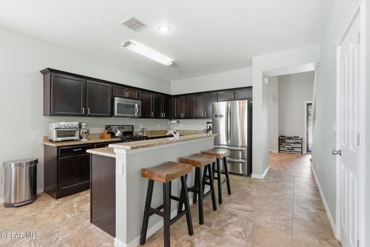2420 Playa Pt - Photo 4 of 30