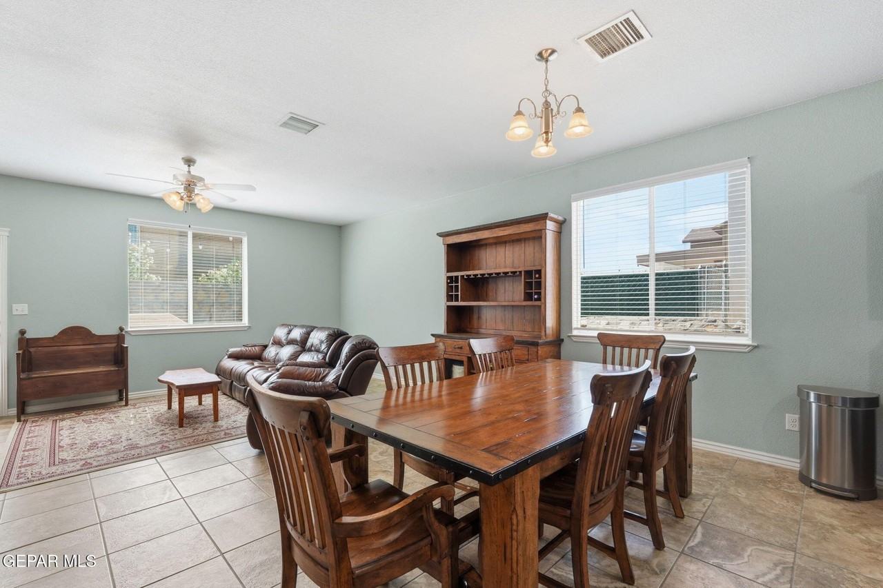 2420 Playa Pt - Photo 5 of 30