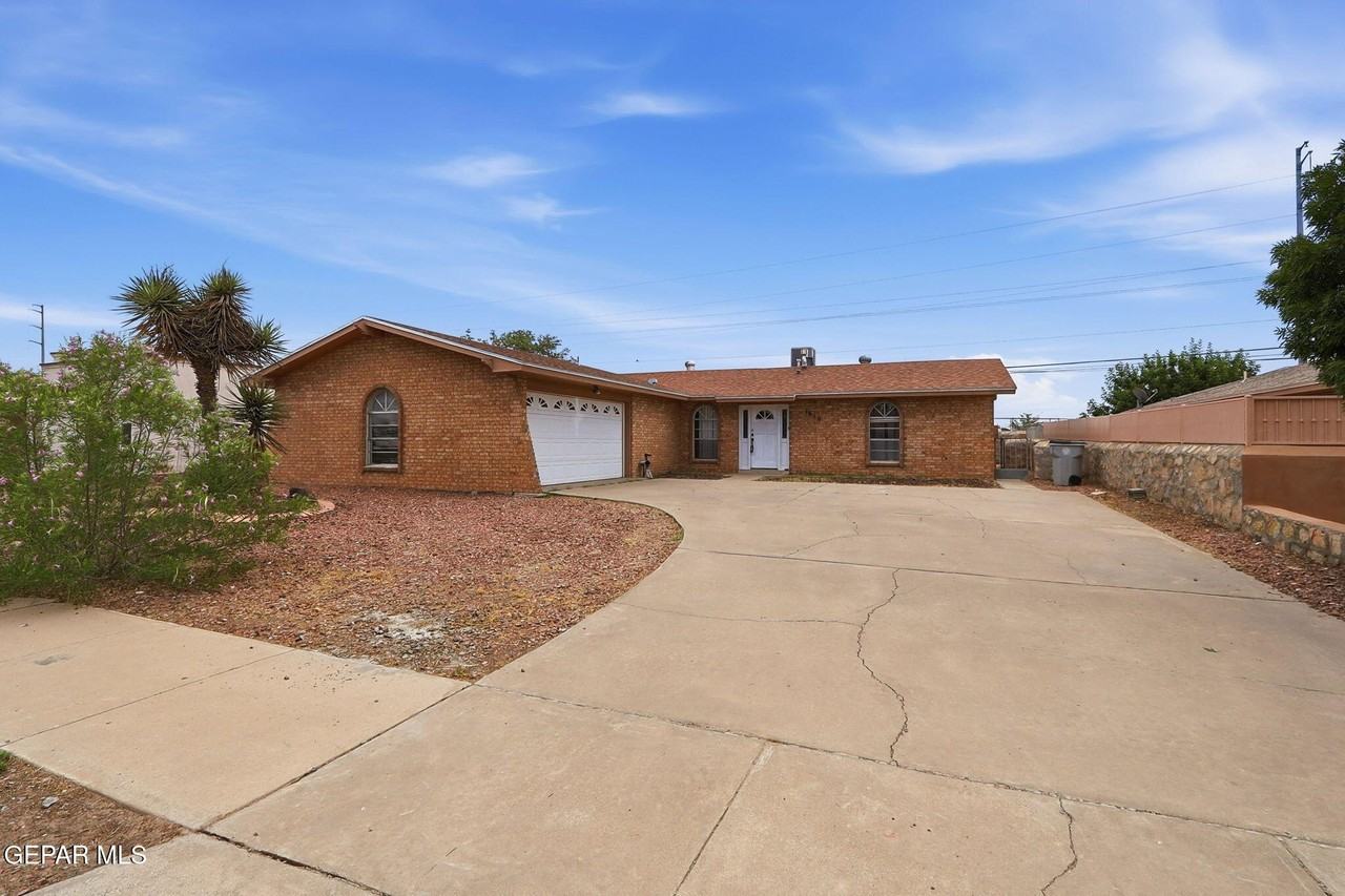 1610 Dale Douglas Dr - Photo 2 of 26
