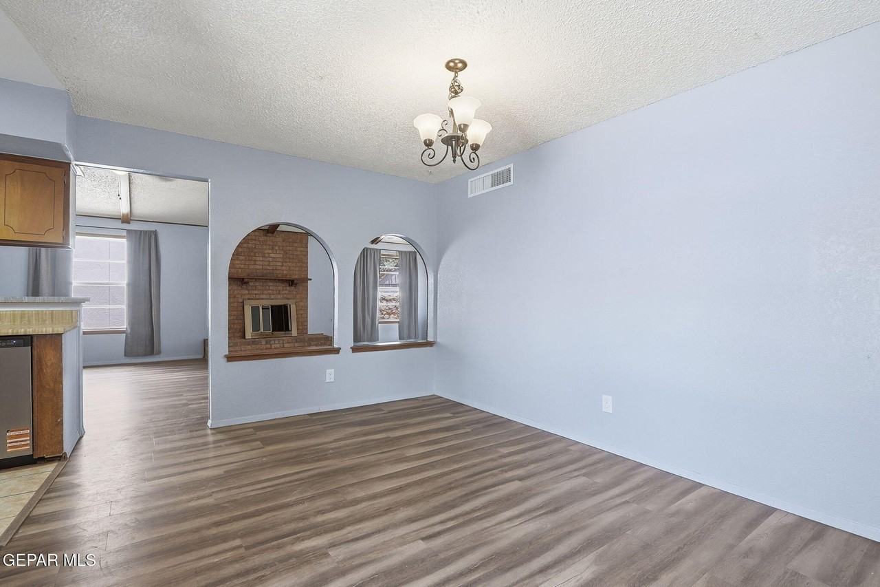 1610 Dale Douglas Dr - Photo 4 of 26