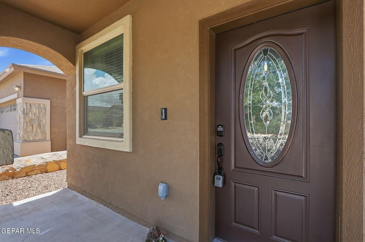 14448 Fernando Zubia Ave - Photo 5 of 41