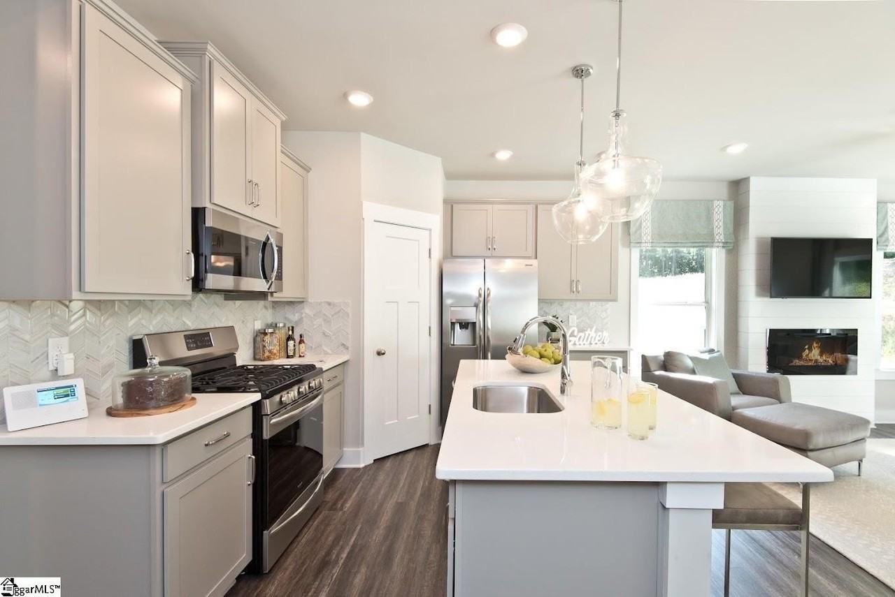 100 Evergrace Way - Photo 2 of 15