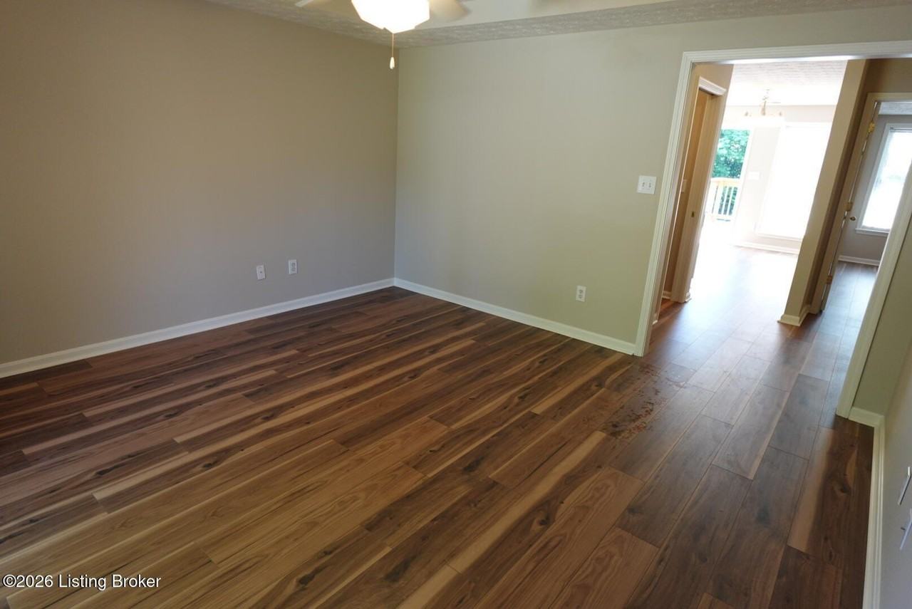 829 Garden Pointe Dr - Photo 4 of 19