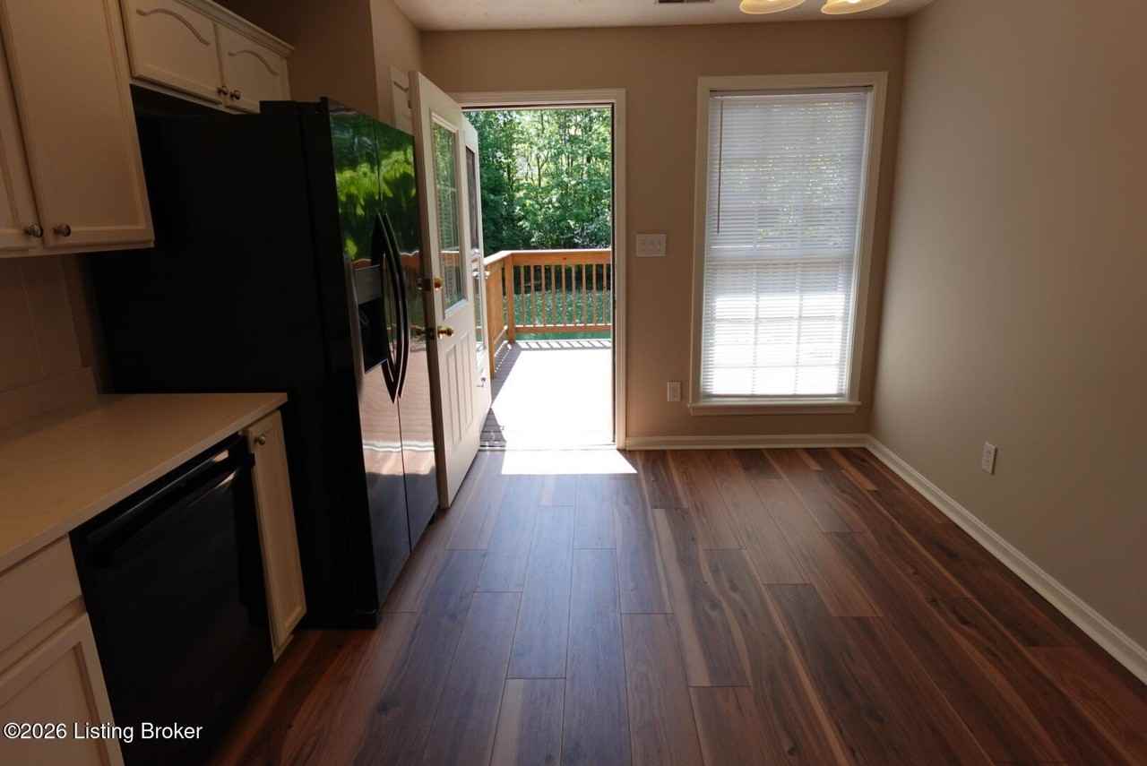 829 Garden Pointe Dr - Photo 5 of 19