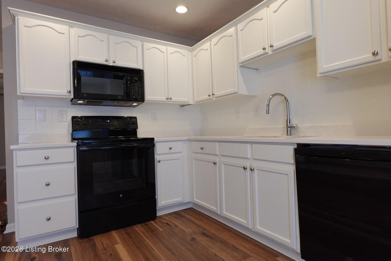 829 Garden Pointe Dr - Photo 6 of 19