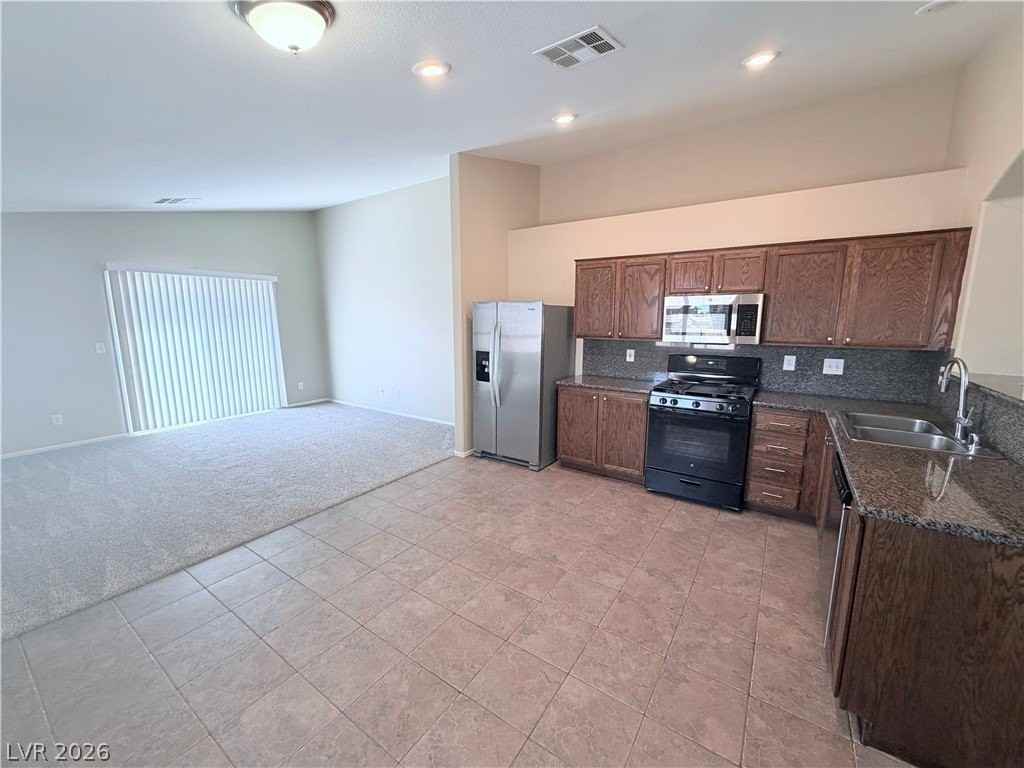 2817 King Michael Ave - Photo 2 of 20