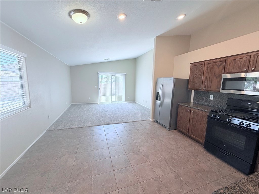 2817 King Michael Ave - Photo 4 of 20