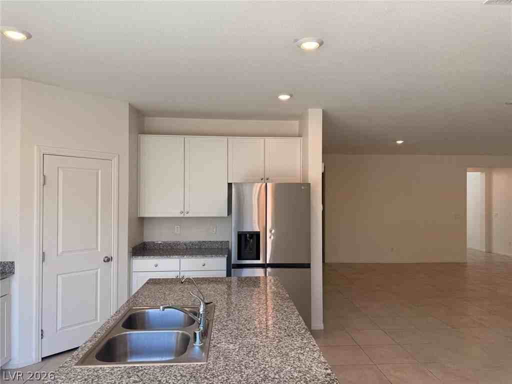 5961 Bruselas St - Photo 3 of 17