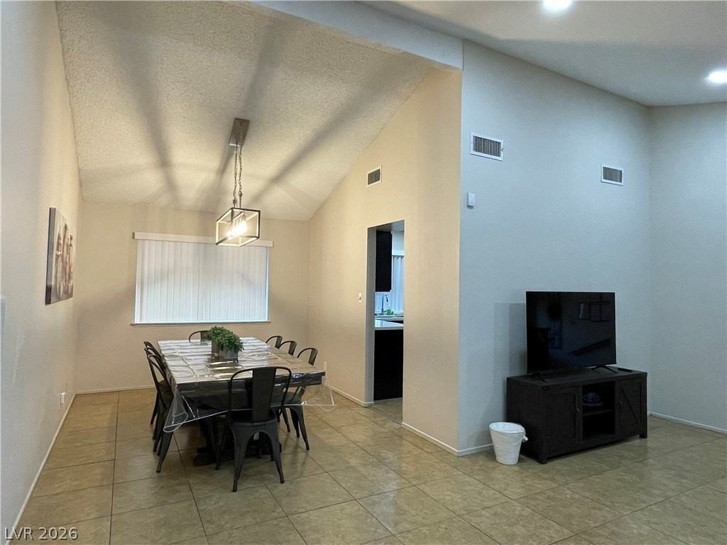 3823 El Camino Rd - Photo 5 of 27