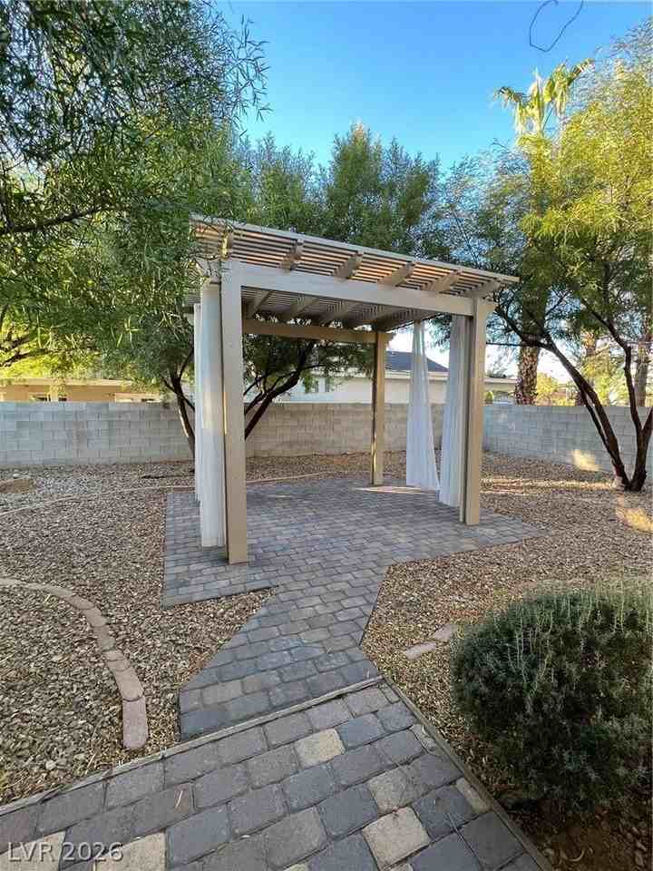 44 Tanglewood Dr - Photo 2 of 12