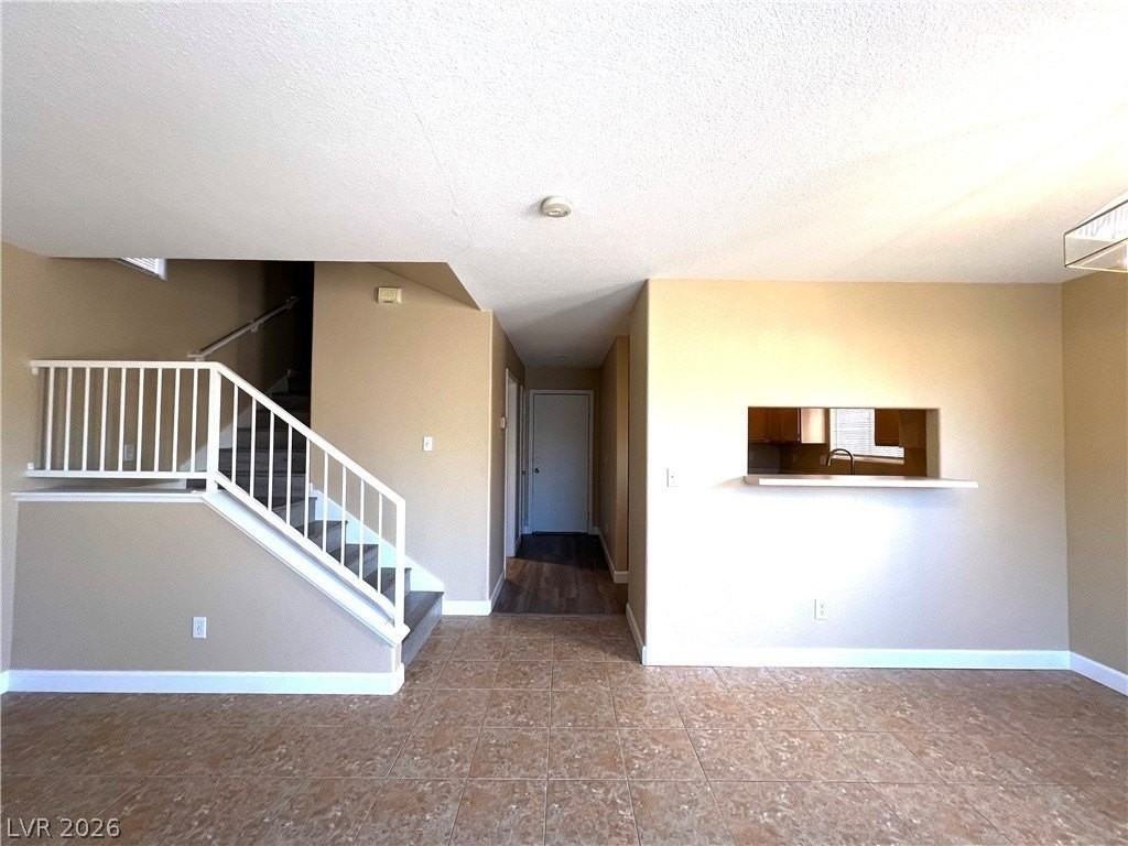 5555 Leaning Oak Ave - Photo 5 of 36