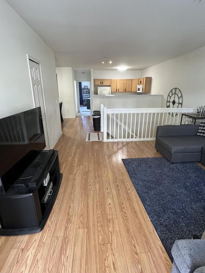 1021 Maiden Ln - Photo 4 of 26