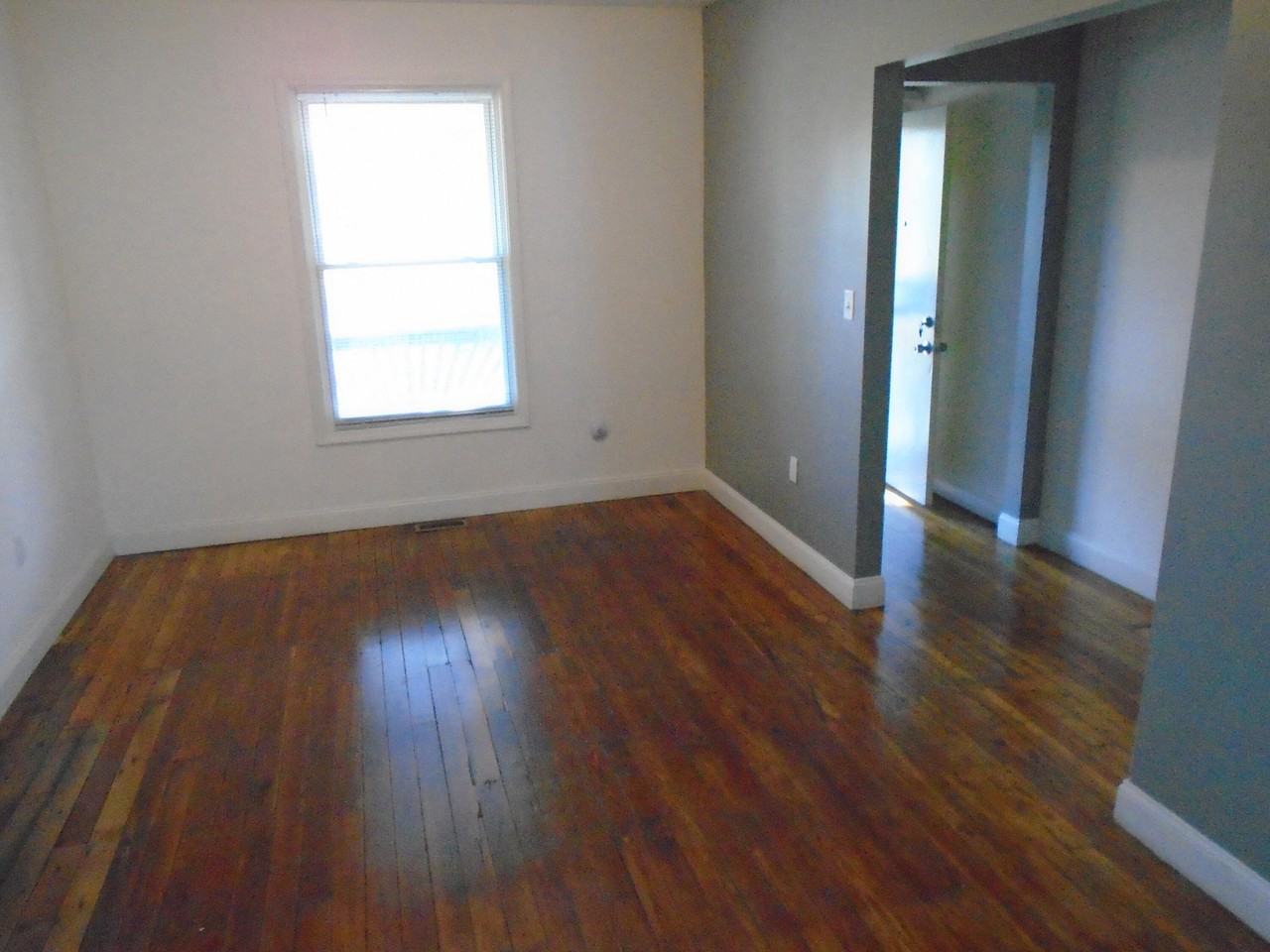 253 Custer St - Photo 4 of 18