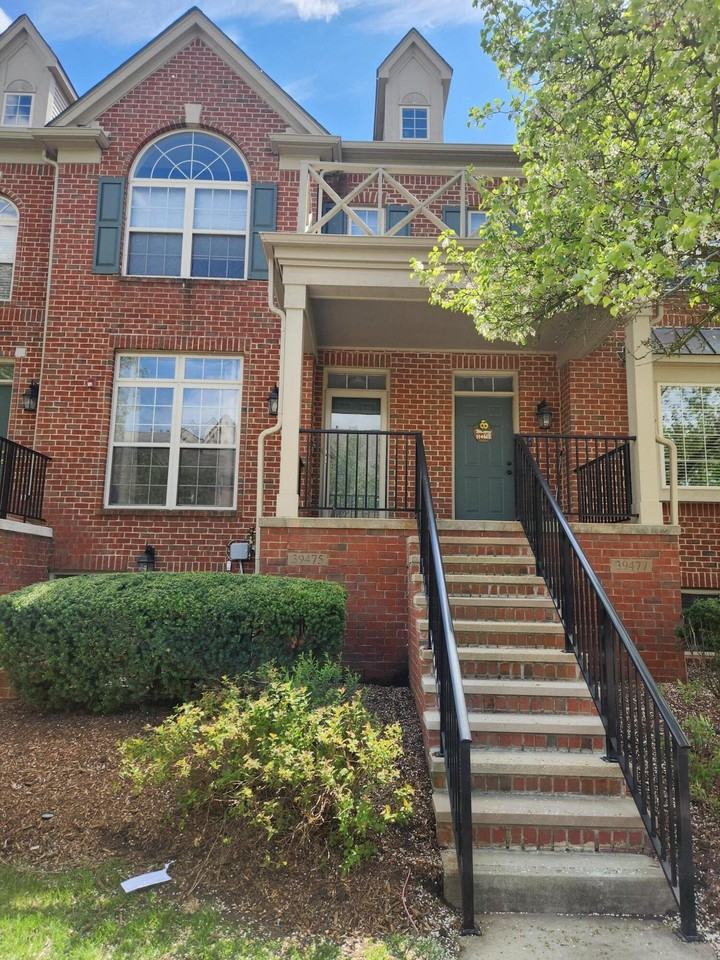 39475 Springwater Dr - Photo 2 of 18