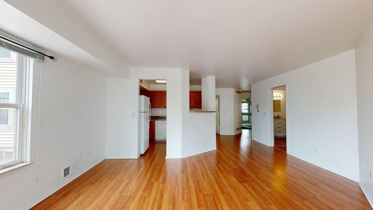 2201 S Huron Pkwy #1 - Photo 3 of 19