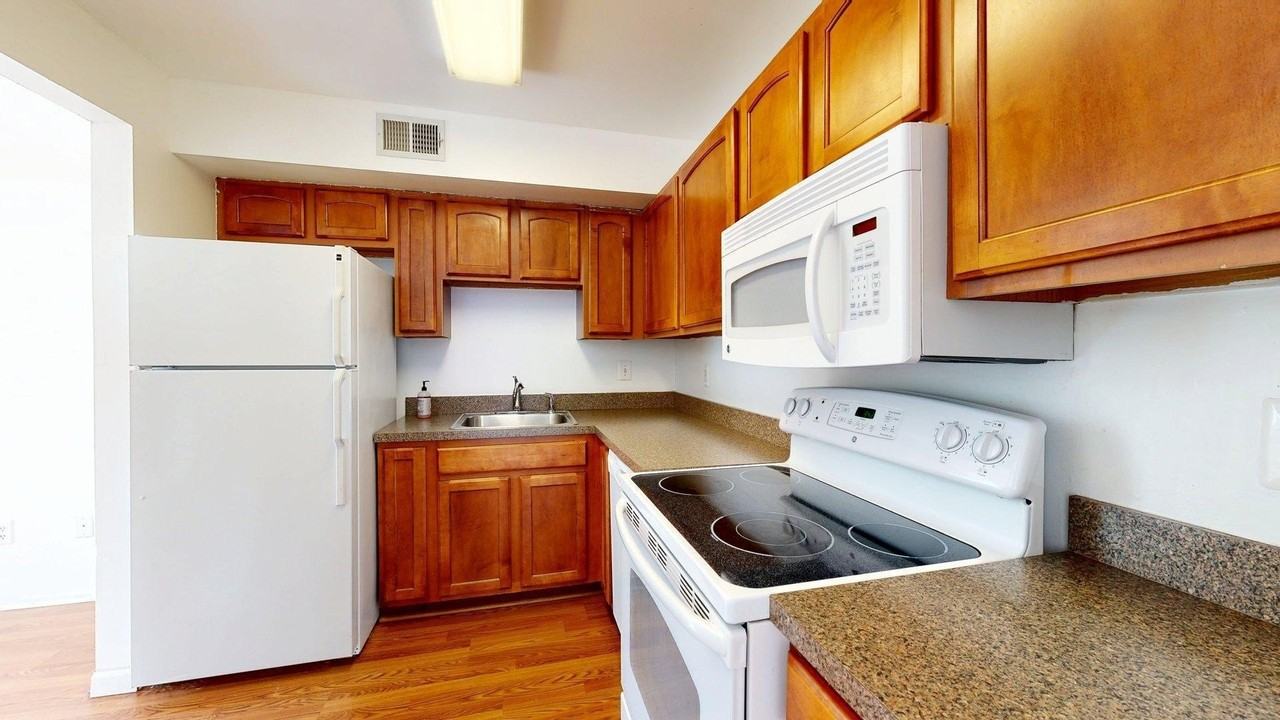 2201 S Huron Pkwy #1 - Photo 6 of 19
