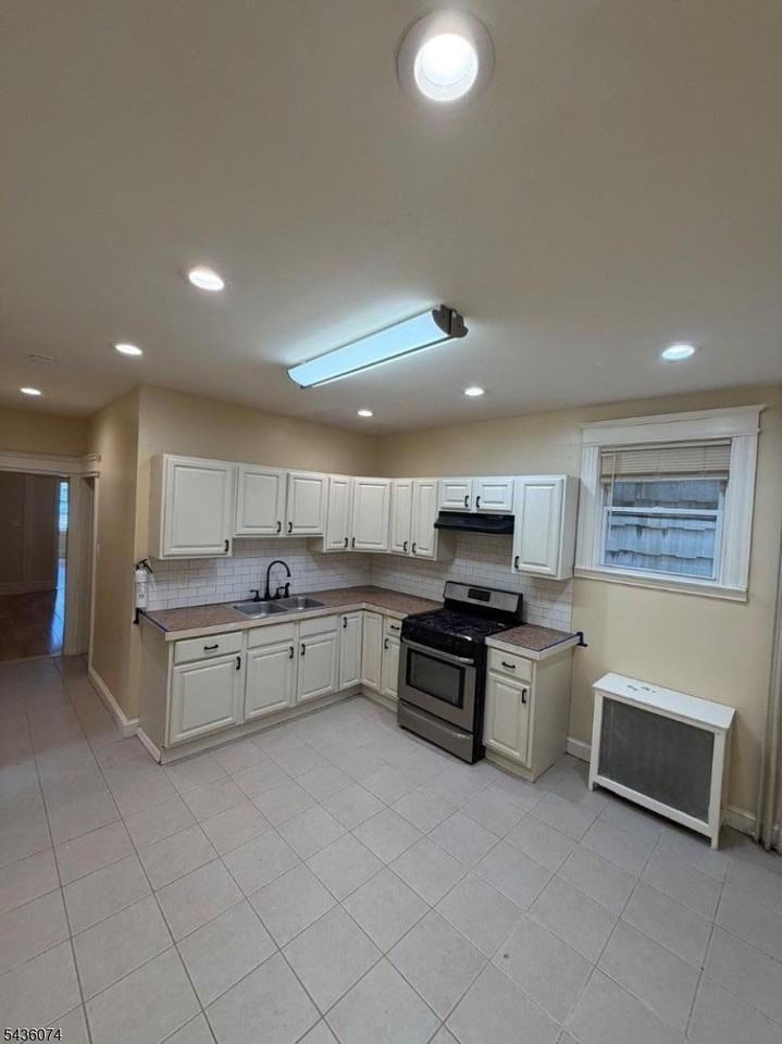 816 S 16th St - Photo 3 of 14