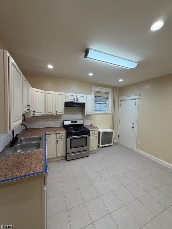 816 S 16th St - Photo 4 of 14