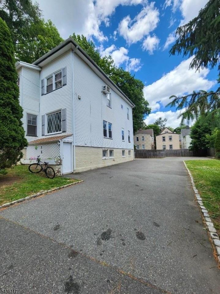 32 Edisonia Ter - Photo 2 of 15