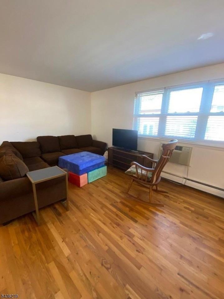 45 Wilfred St #9 - Photo 5 of 13