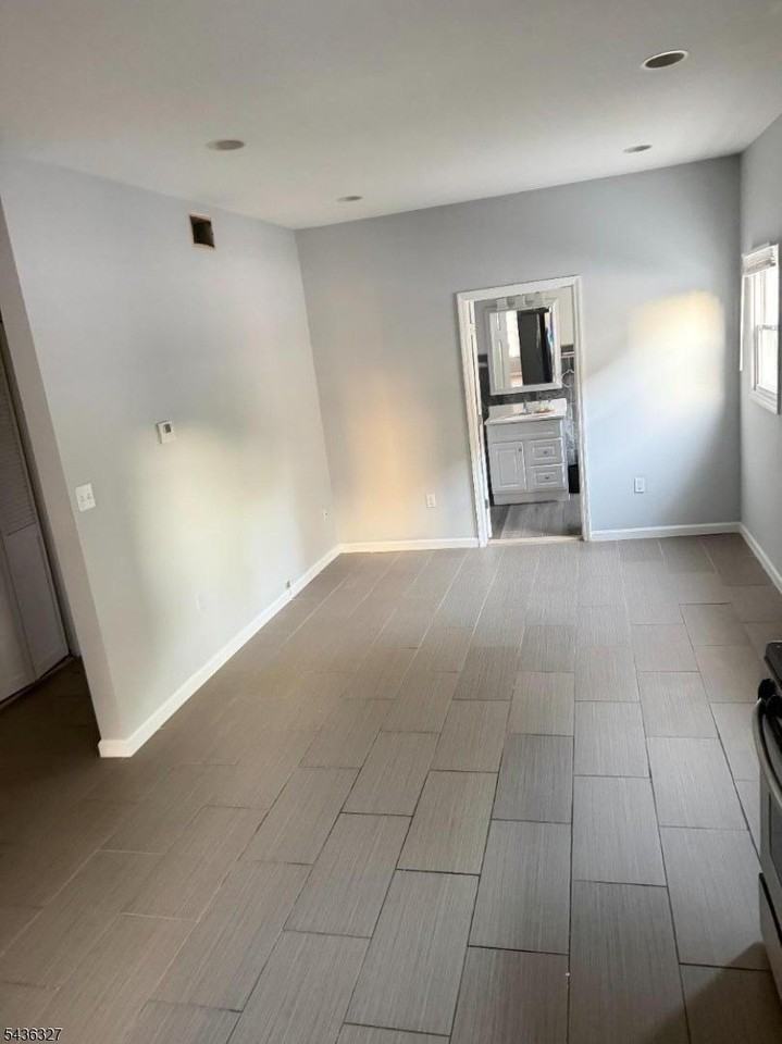 50 Stuyvesant Ave - Photo 6 of 9