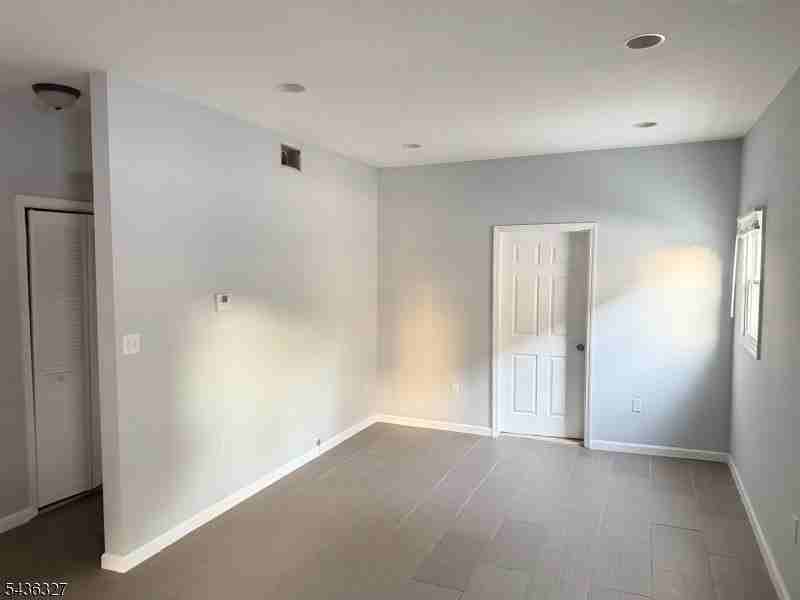 50 Stuyvesant Ave - Photo 7 of 9