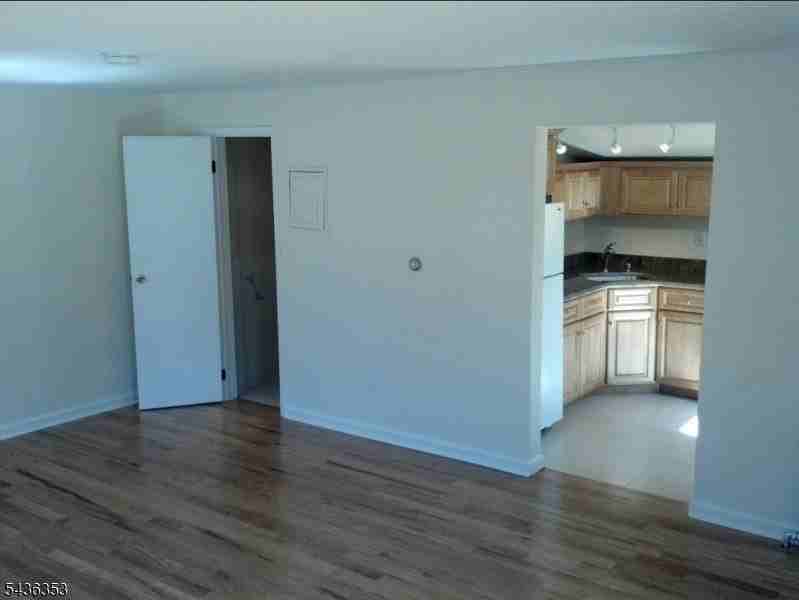186 Kingston Rd - Photo 2 of 4
