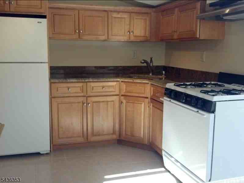 186 Kingston Rd - Photo 3 of 4