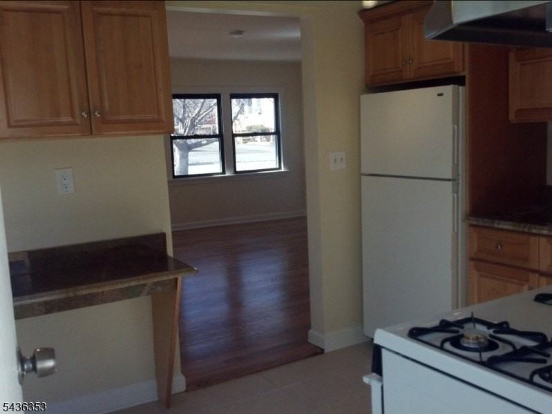 186 Kingston Rd - Photo 4 of 4