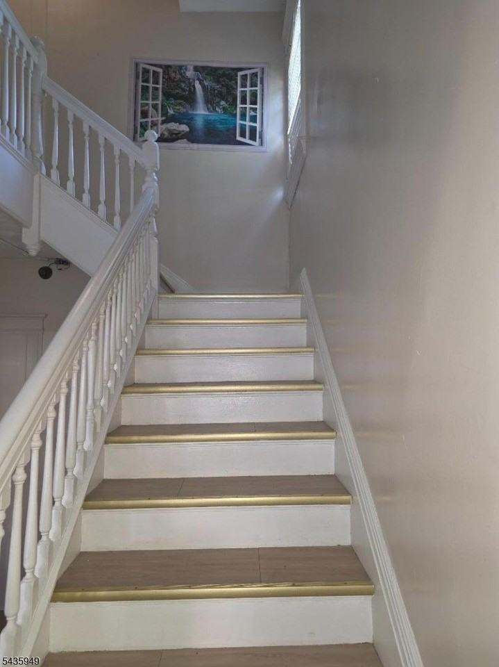 155 N Maple Ave - Photo 2 of 10