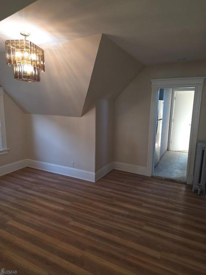 155 N Maple Ave - Photo 5 of 10