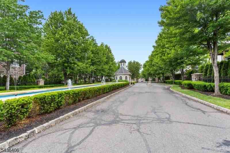 28 Devonshire Dr - Photo 4 of 22