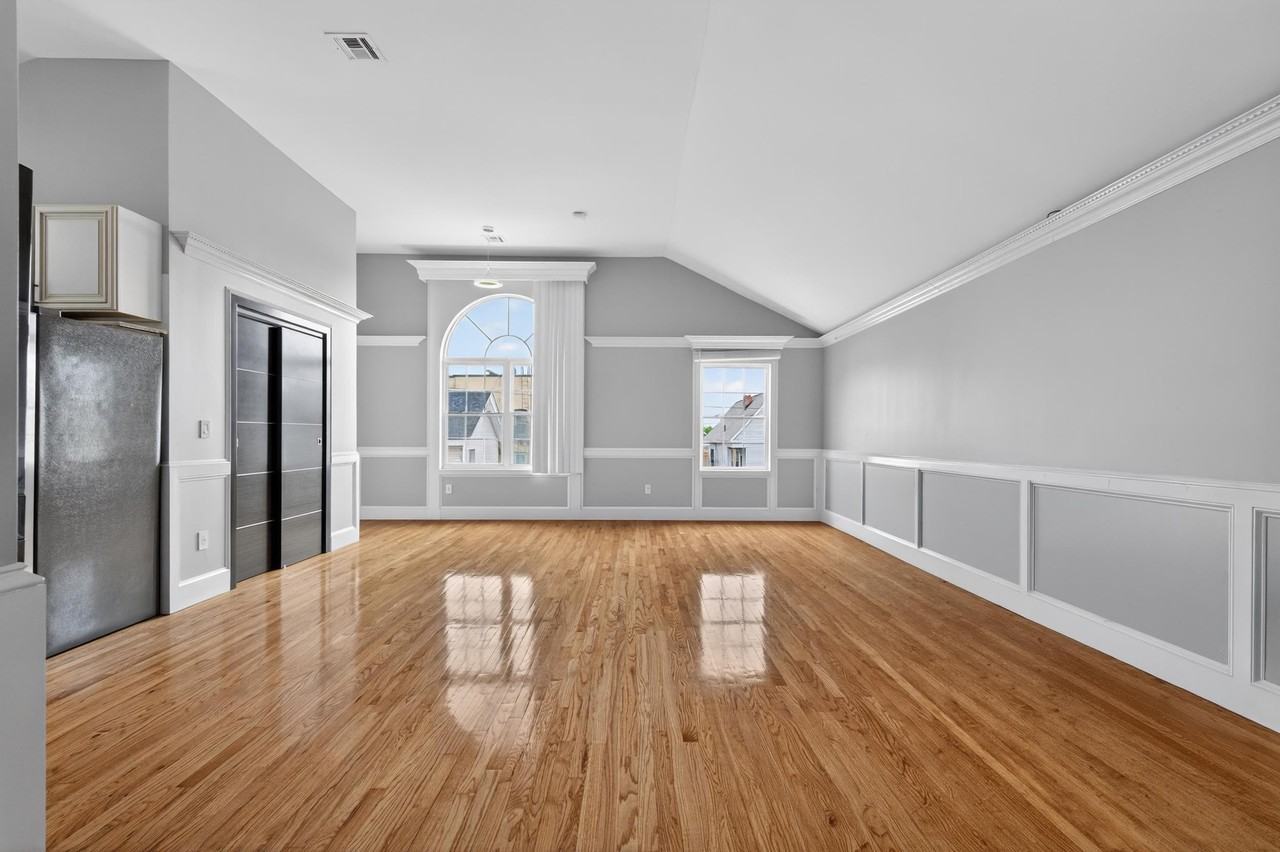 188 Lembeck Ave #2 - Photo 3 of 17