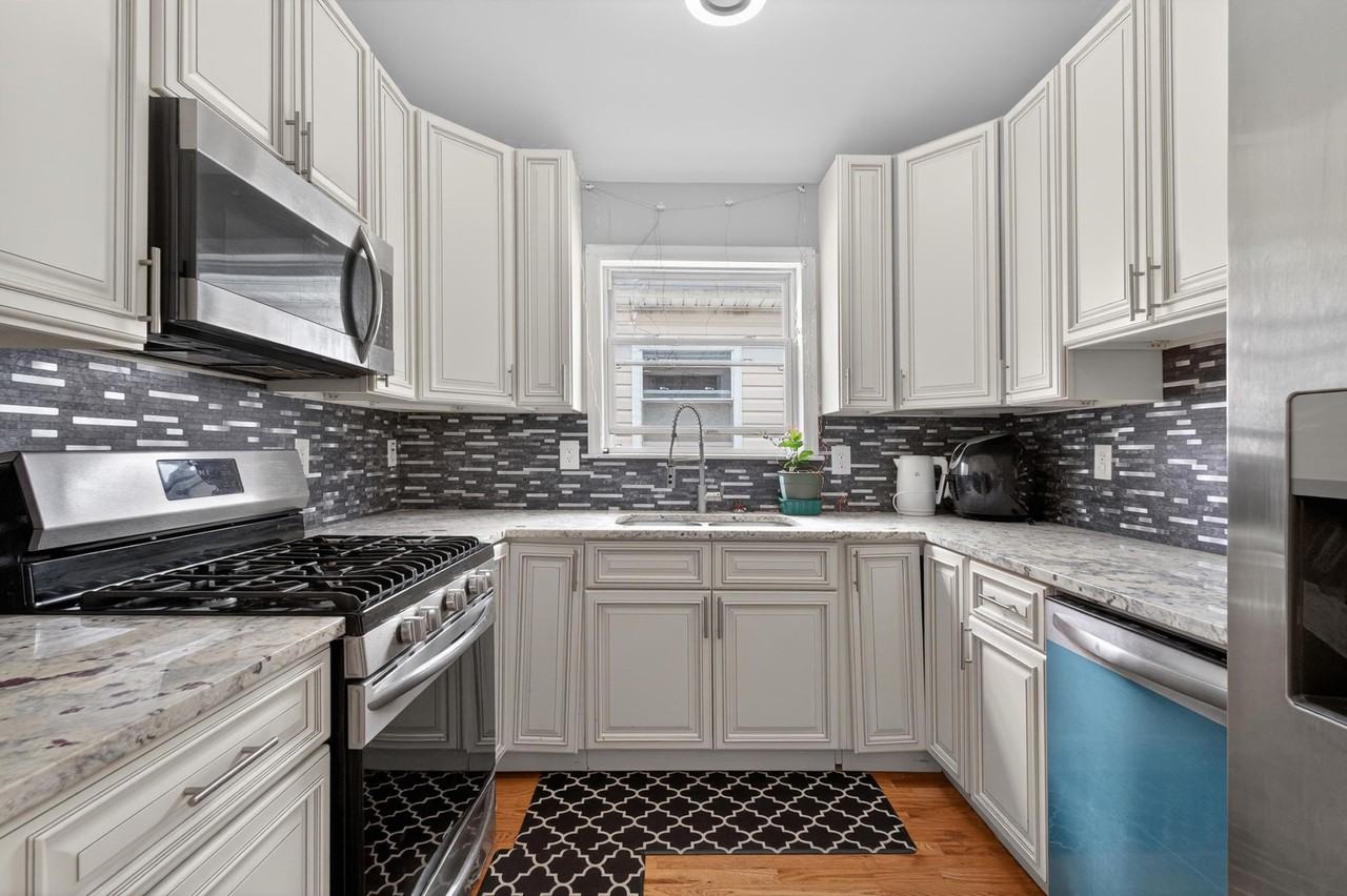 188 Lembeck Ave #2 - Photo 5 of 17
