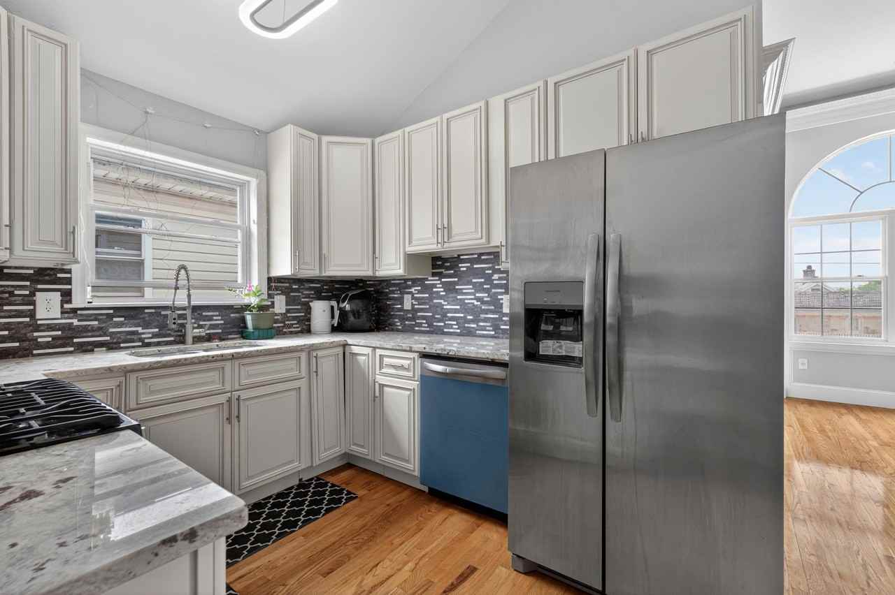 188 Lembeck Ave #2 - Photo 6 of 17