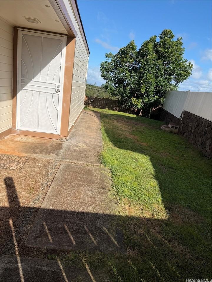94-513 Poloahilani St - Photo 3 of 13