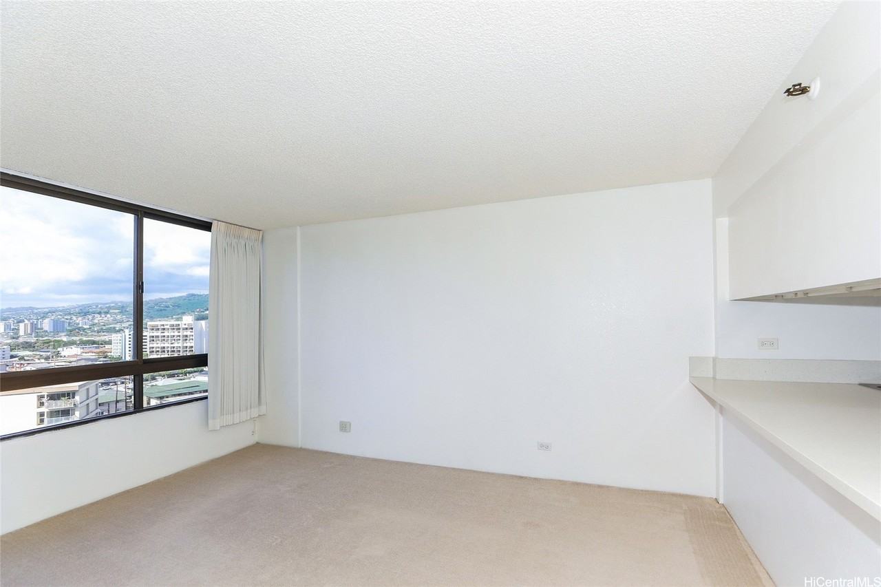 2499 Kapiolani Blvd #1004 - Photo 4 of 24