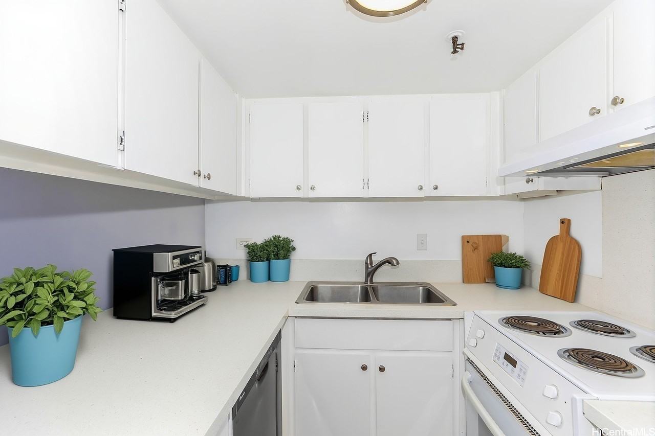 2499 Kapiolani Blvd #1004 - Photo 5 of 24