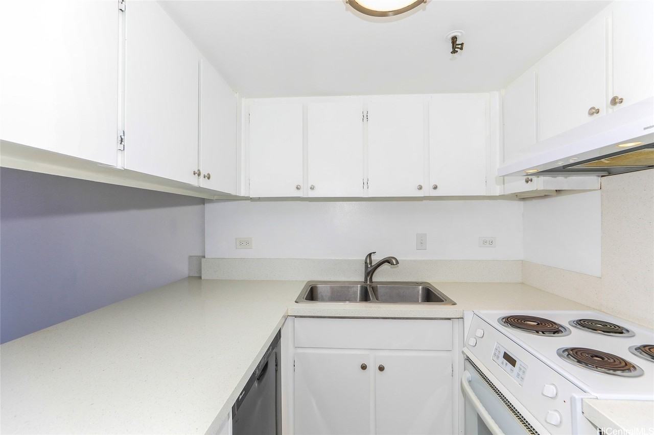 2499 Kapiolani Blvd #1004 - Photo 6 of 24
