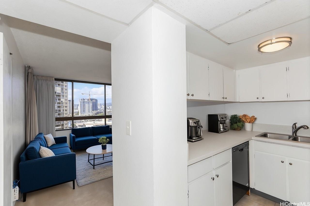 2499 Kapiolani Blvd #1004 - Photo 7 of 24