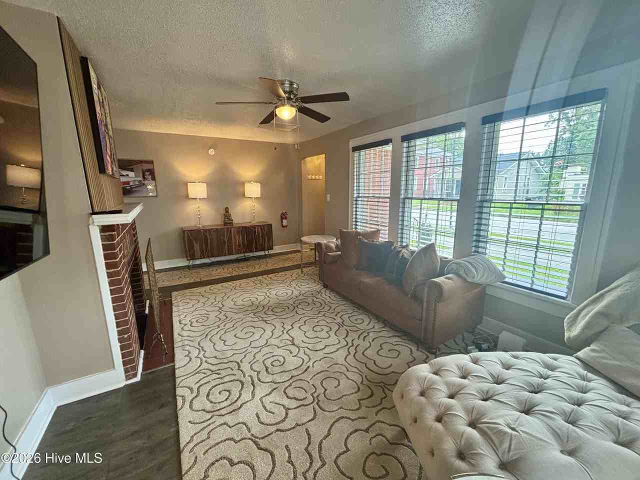 204 Ellis St - Photo 6 of 16