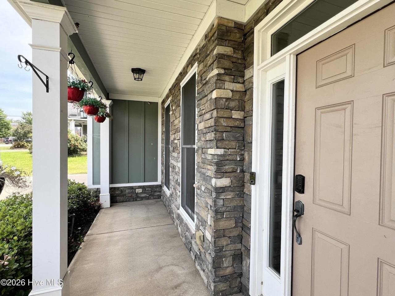 327 Clearwater Ln - Photo 4 of 50