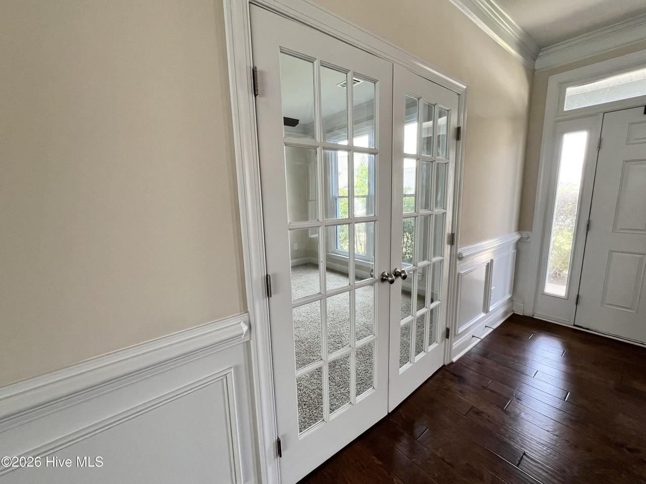 327 Clearwater Ln - Photo 7 of 50